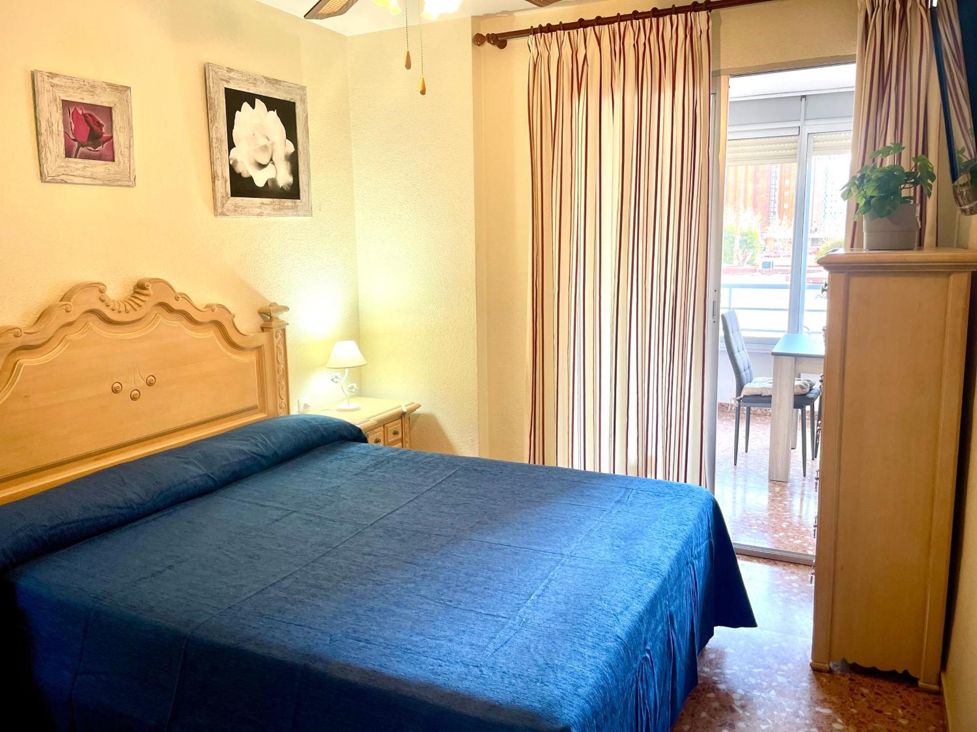 Amplio Con Piscina Y Pistas De Tenis En Appartamento Benidorm