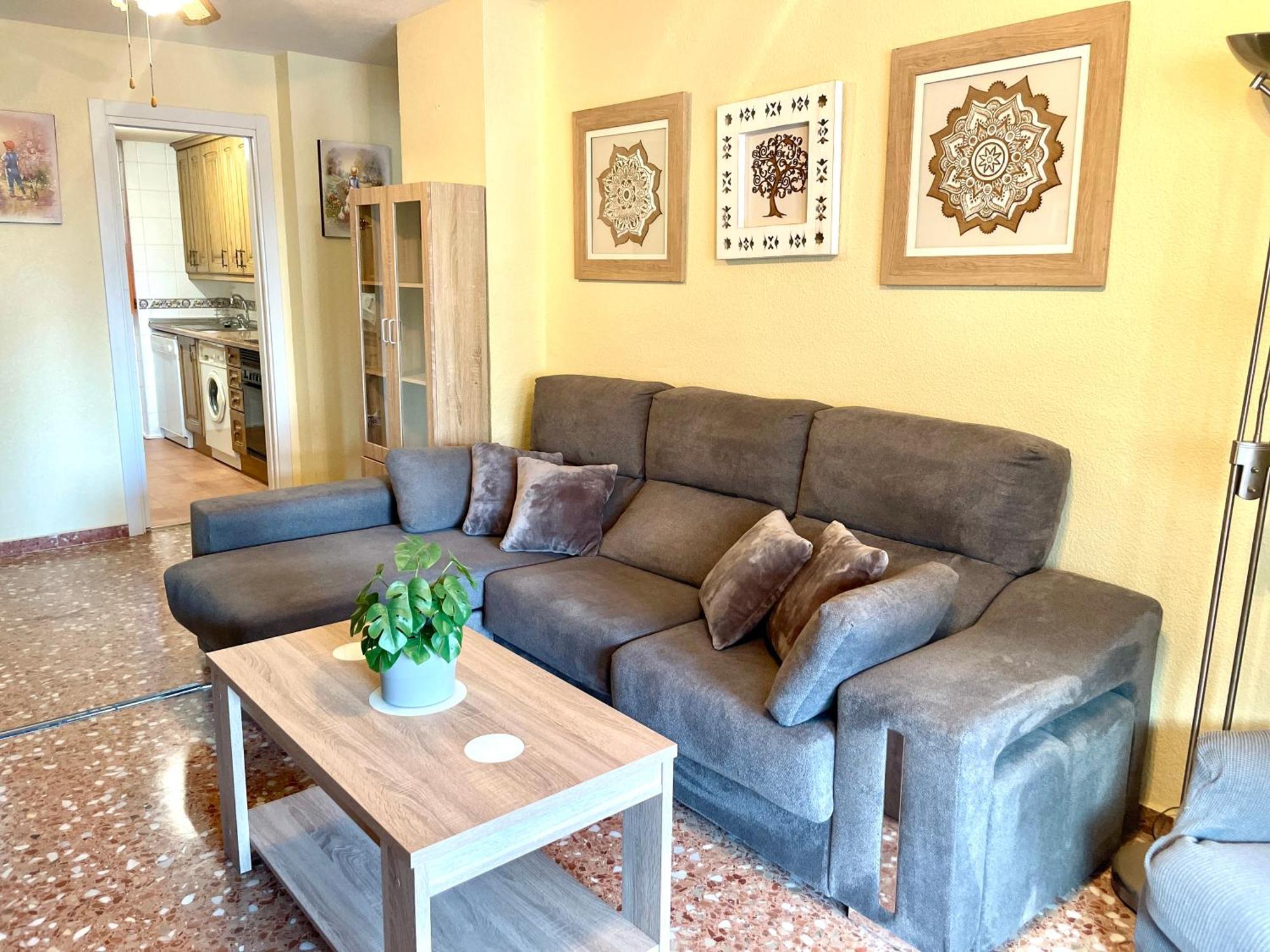 Amplio Con Piscina Y Pistas De Tenis En Appartamento Benidorm